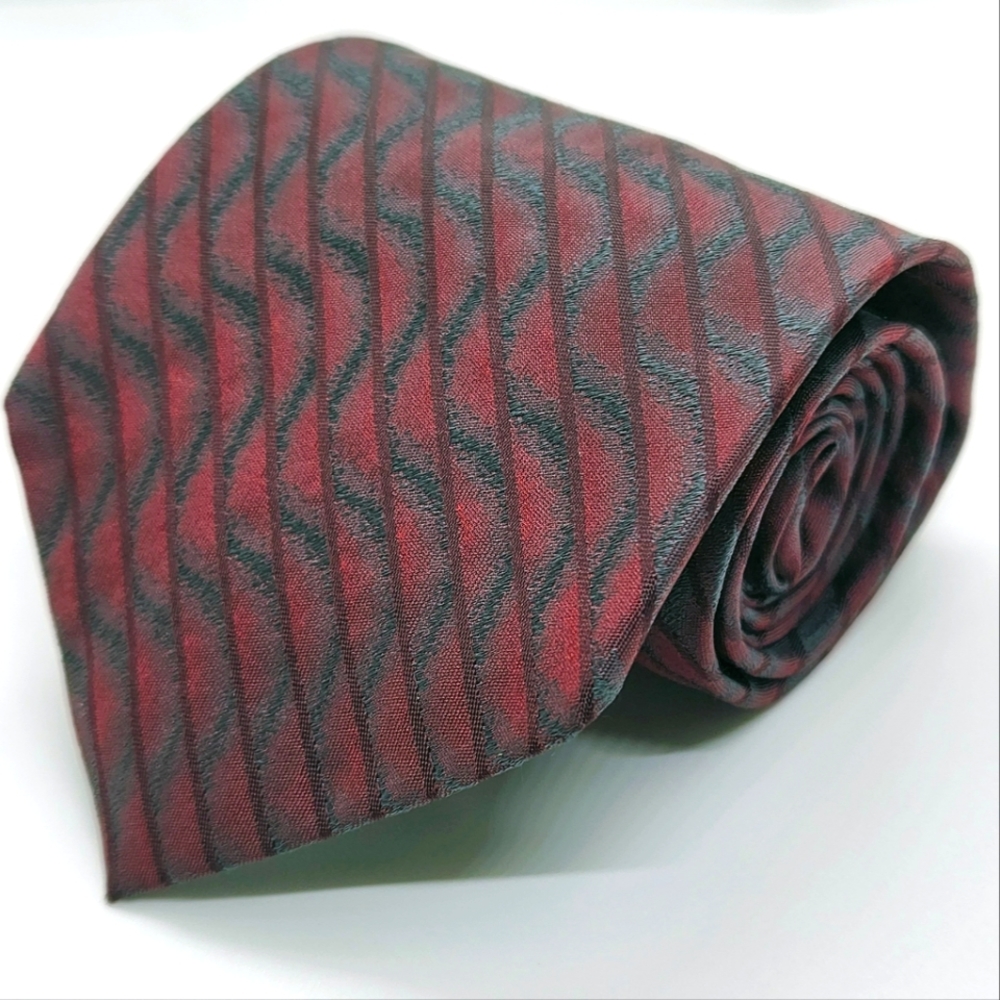 Kenneth Cole New York Men's Neck Tie - Maroon & Gray Striped/Wavy Pattern
